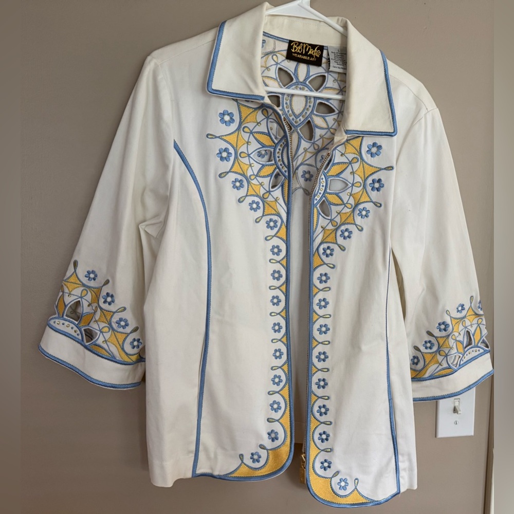 BOB MACKIE Wearable Art Cut Out White Jacket w/ Blue & Yellow Embroidery Sz L